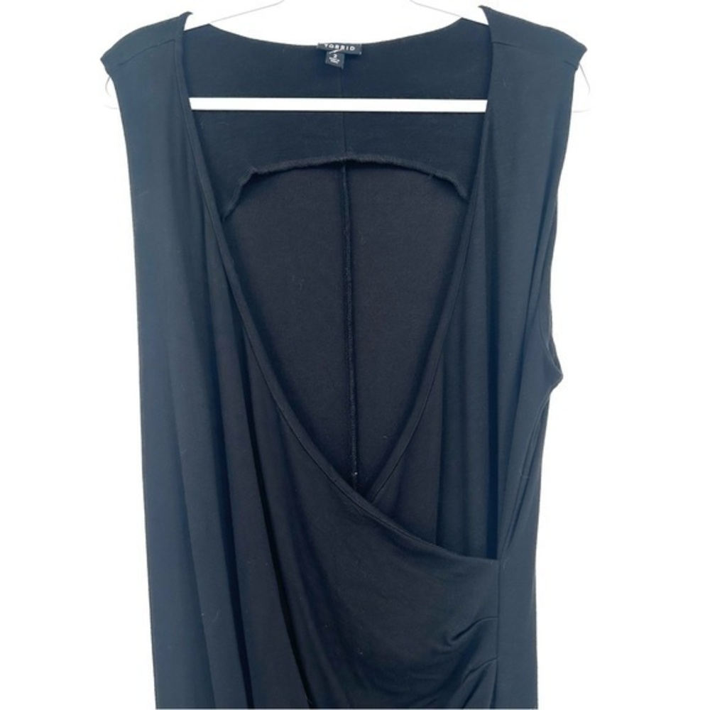 TORRID Size 2 Black Sleeveless Faux Wrap Dress